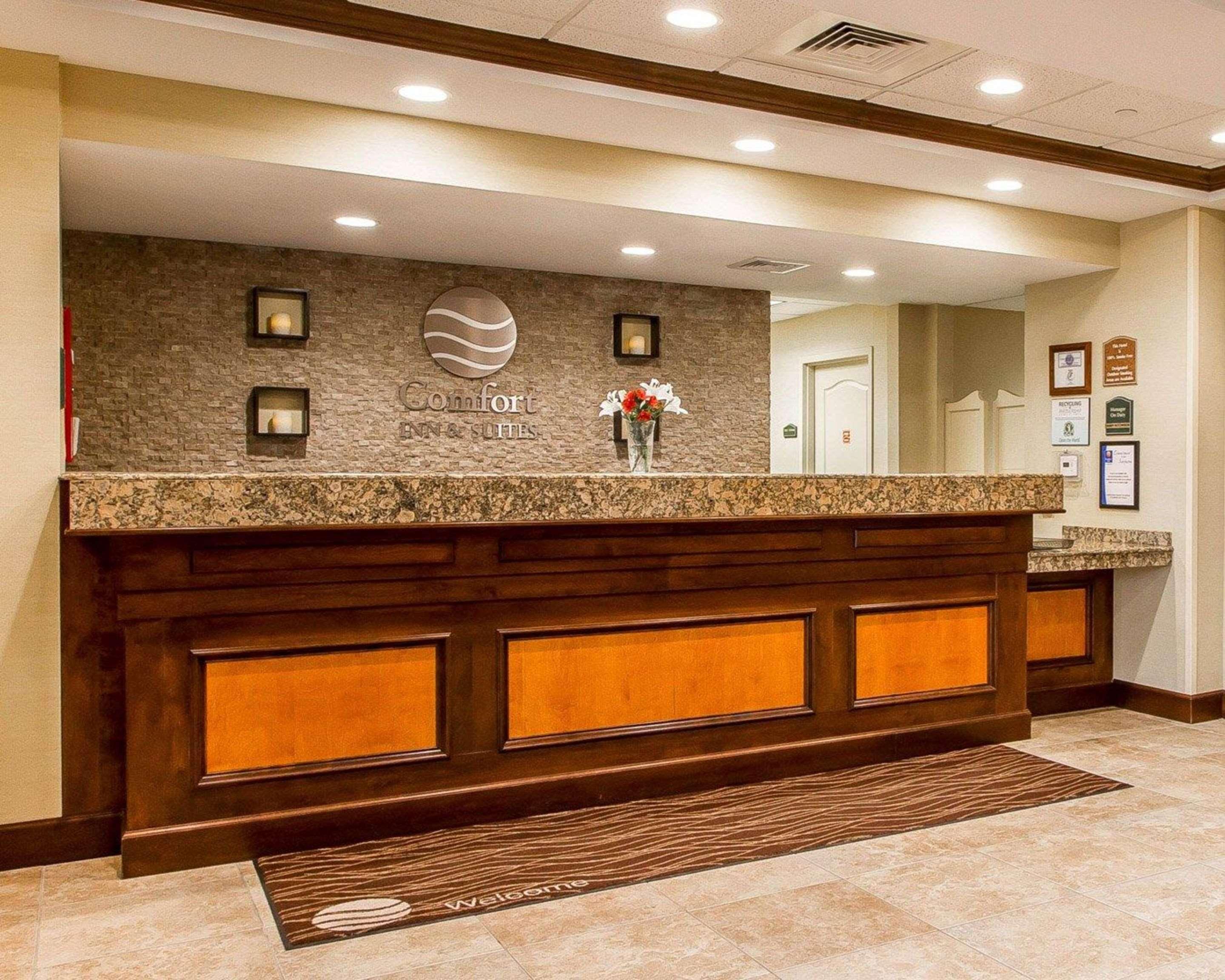 Comfort Inn & Suites Wilton Exteriör bild